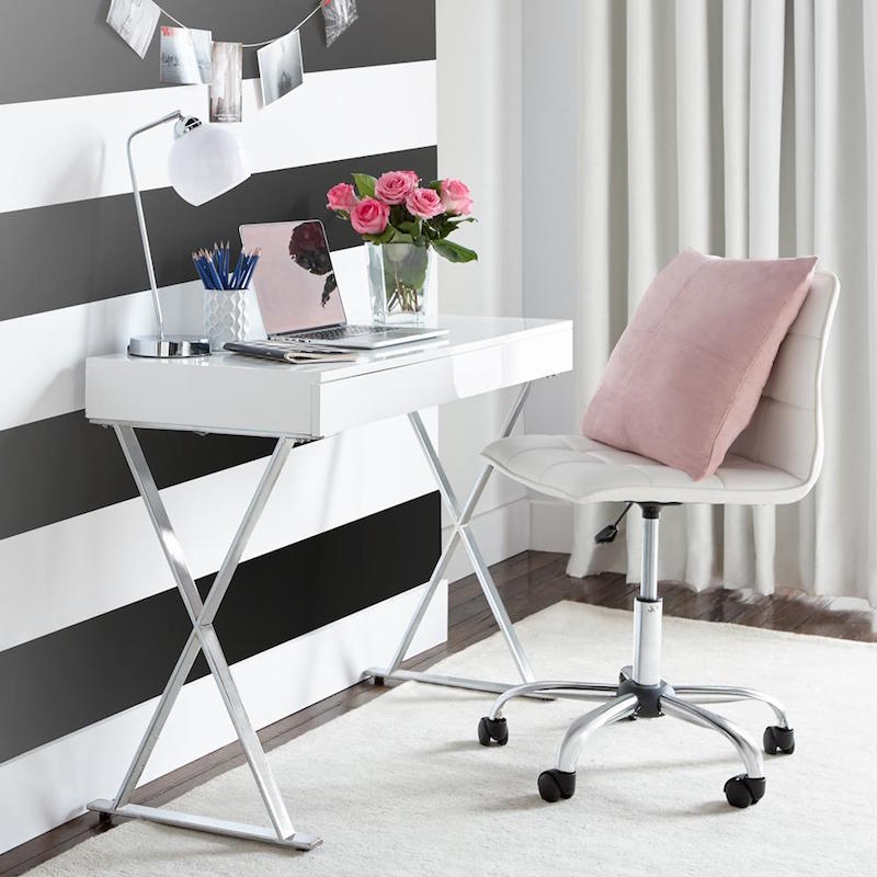 meubles-contemporains-bureau-console-blanche-chaise-roulettes