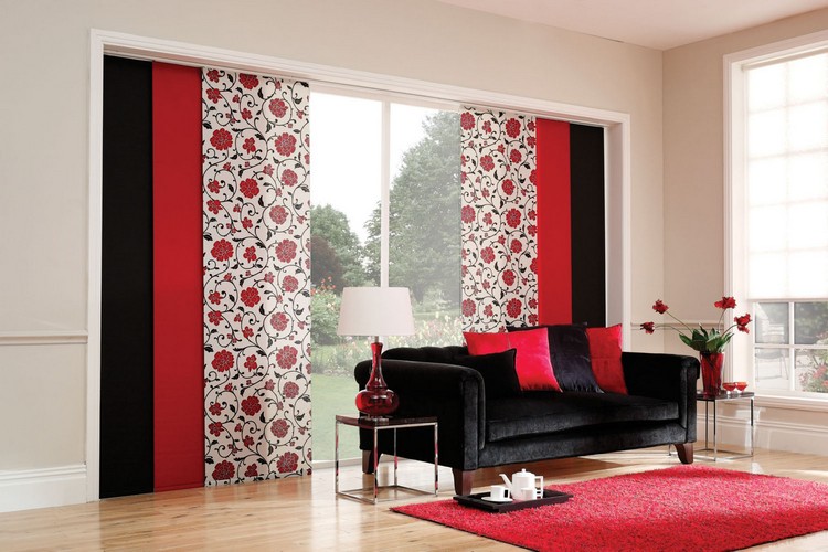 panneau-japonais-rouge-noir-motifs-floraux-tapis-rouge-canape-noir