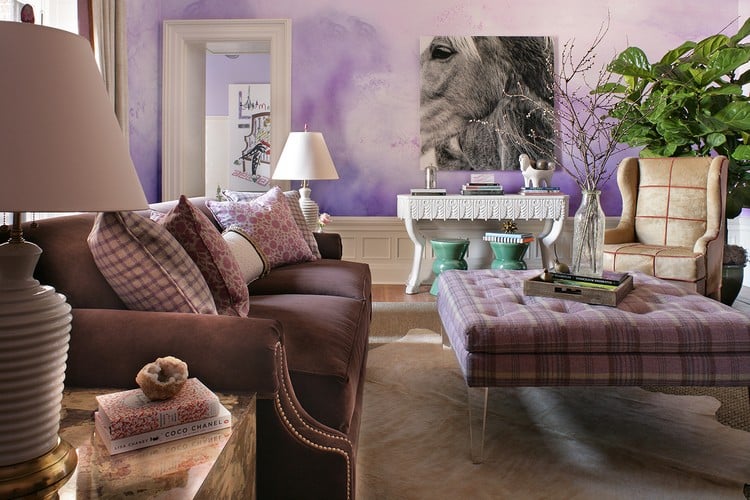 peinture-eau-idees-salon-cosy-violet-meubles-velours