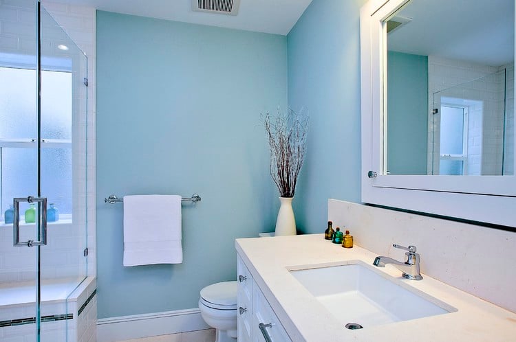 peinture-salle-bain-peinture-bleu-ciel-ambiance-azuree
