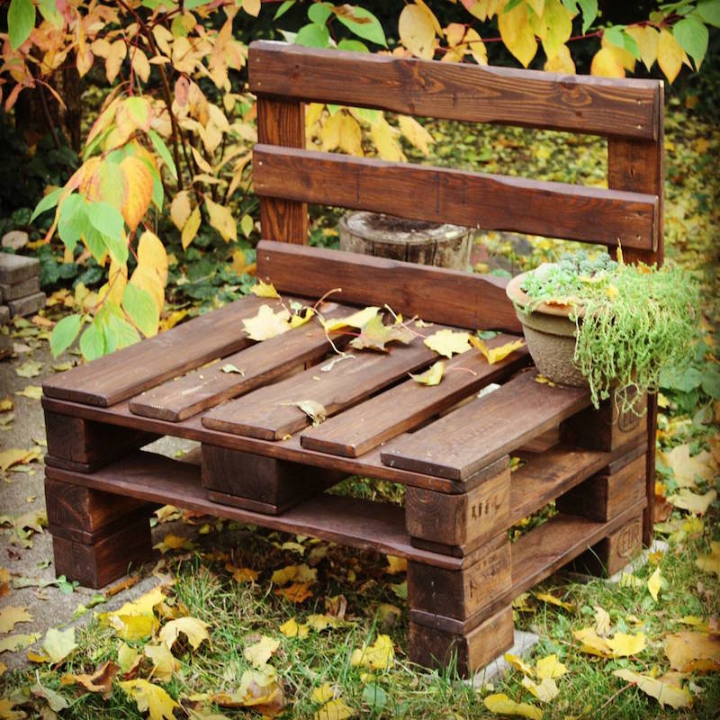 petit banc en palette de bois à fabriquer-soi-meme-utiliser-jardin-patio-terrasse