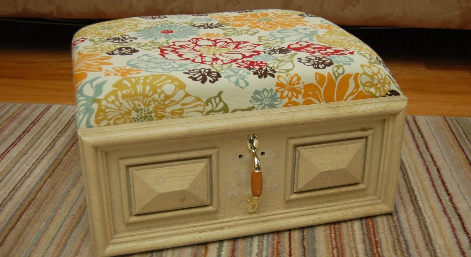 relooker-meuble-ancien-ottomane-tabouret-bas-tiroir-