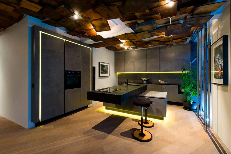 tout-savoir-beton-cuisine-moderne-plafond-design-chemins-lumineux