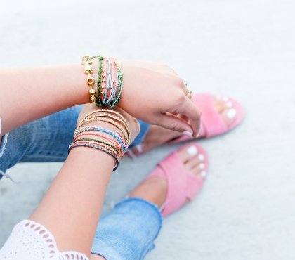 DIY bracelet-amitié-bracelets-tressés-diverses-couleurs-perles-assorties