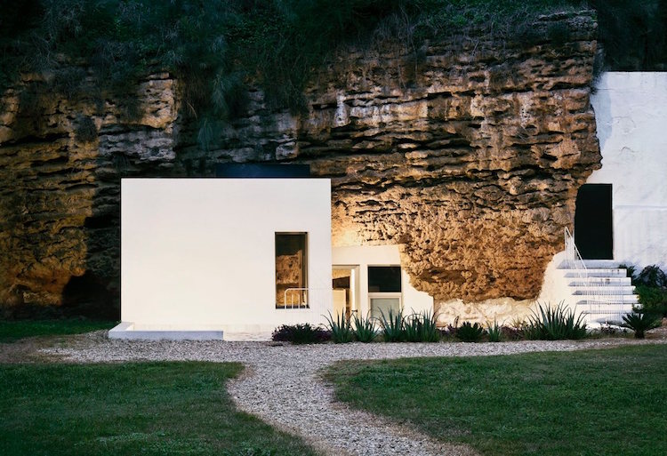 architecture organique-maison-grotte-cuevas-des-pino-moderne-authentique