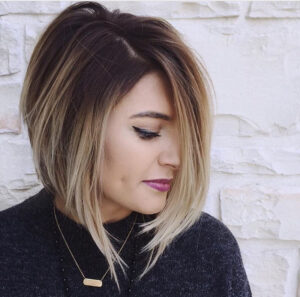 balayage-ombre-blond-clair-cheveux-bruns-carré-plongeant