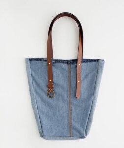 comment-faire-sac-jean-utilisant-jambes-envers-ceinture-cuir
