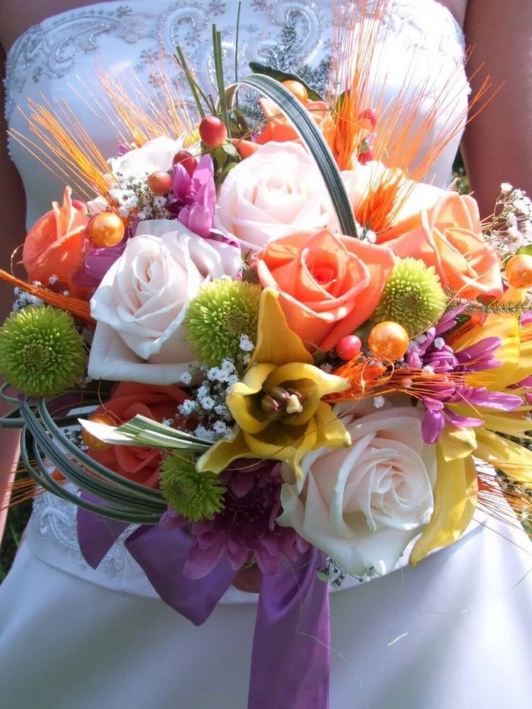 composition florale mariage bouquet-fleurs-mariée-lys-pivoines-orchidées-roses