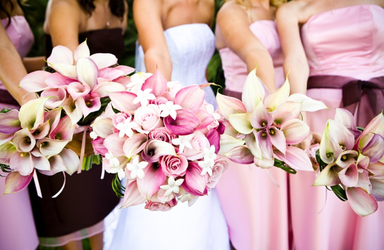 composition-florale-mariage-bouquets-filles-honneur-callas-roses