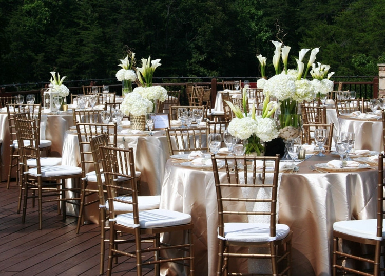 composition-florale-mariage-idées-originales-tables-invités-callas-blancs