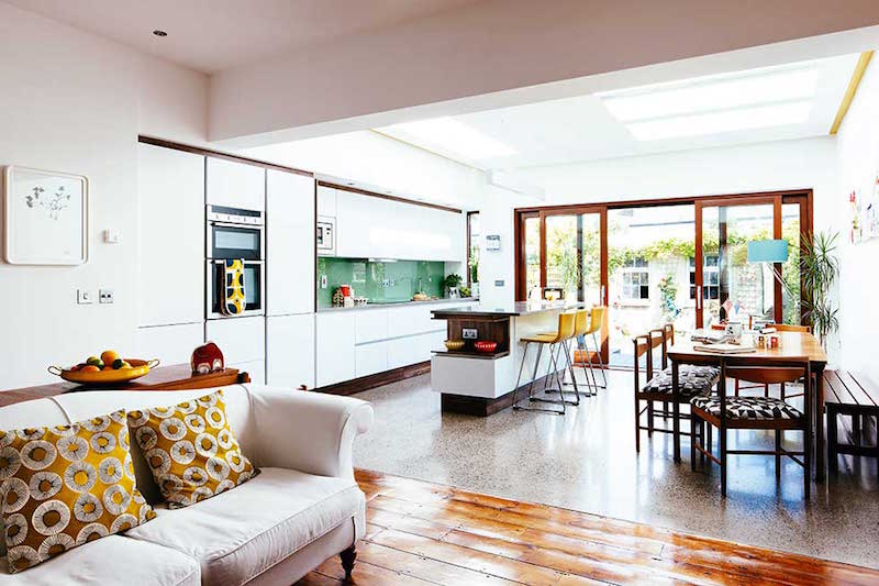 cuisine ouverte sur salon et salle à manger avec meubles et déco rétro chic cuisine-ouverte-salon-salle-manger-meubles-déco-rétro-chic