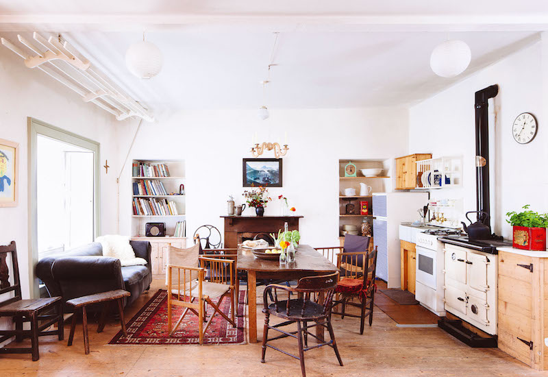 cuisine ouverte sur salon et salle à manger de style maison de mamie