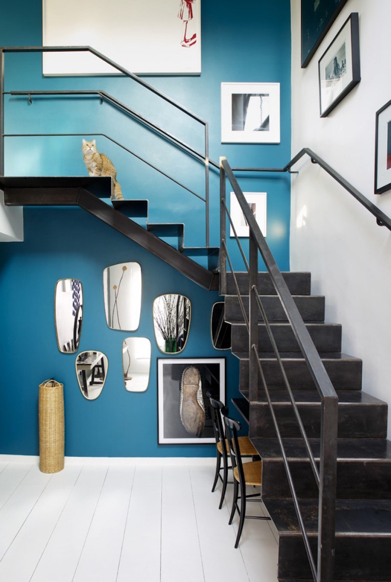 déco bleu canard, blanc-noir-peinture-cage-escalier-metallique