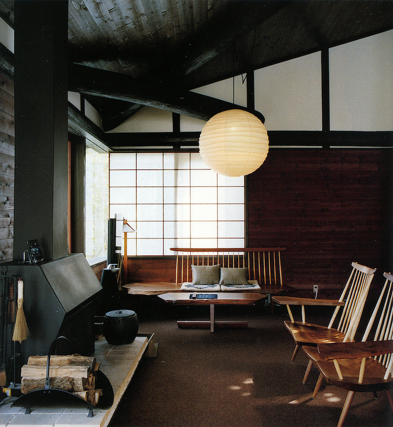 déco-style-chalet-moderne-lambris-murs-plafond-bois-noir-effet-brulé