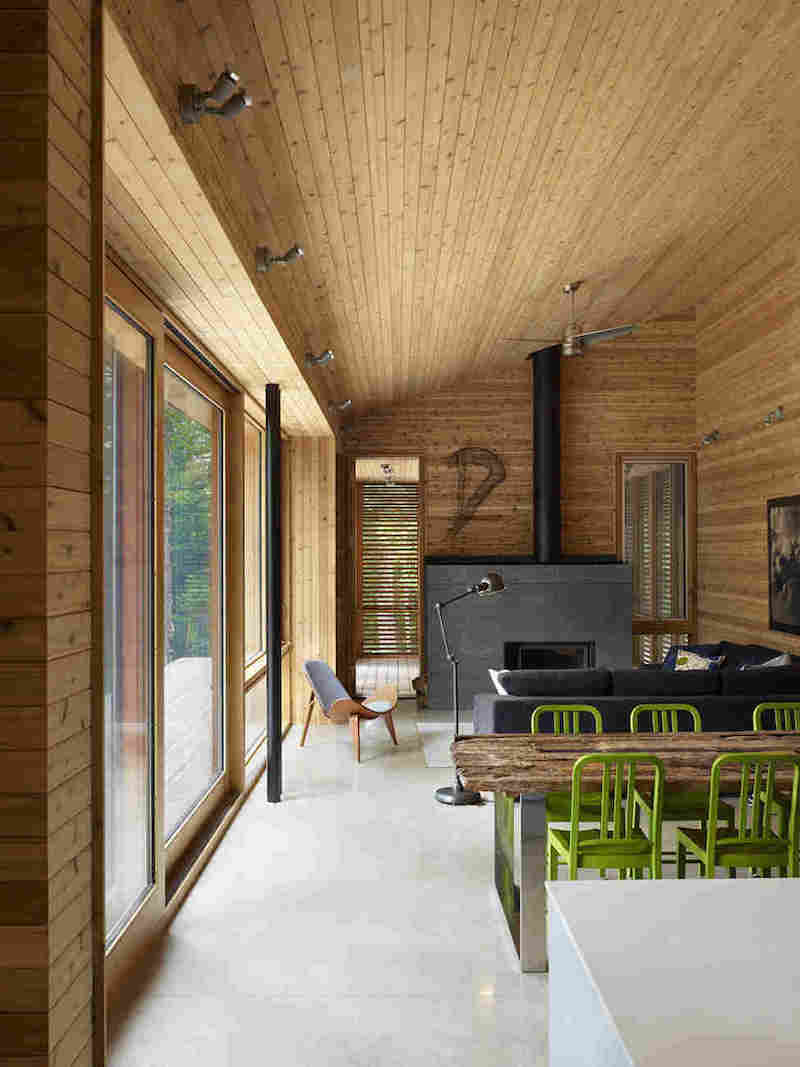 déco-style-chalet-moderne-revetement-murs-plafond-lambris-bois-naturel