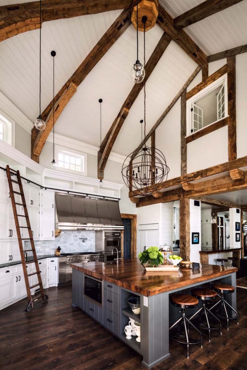 déco-style-chalet-moderne-touches-cottage-cuisine-double-hauteur-sous-plafond