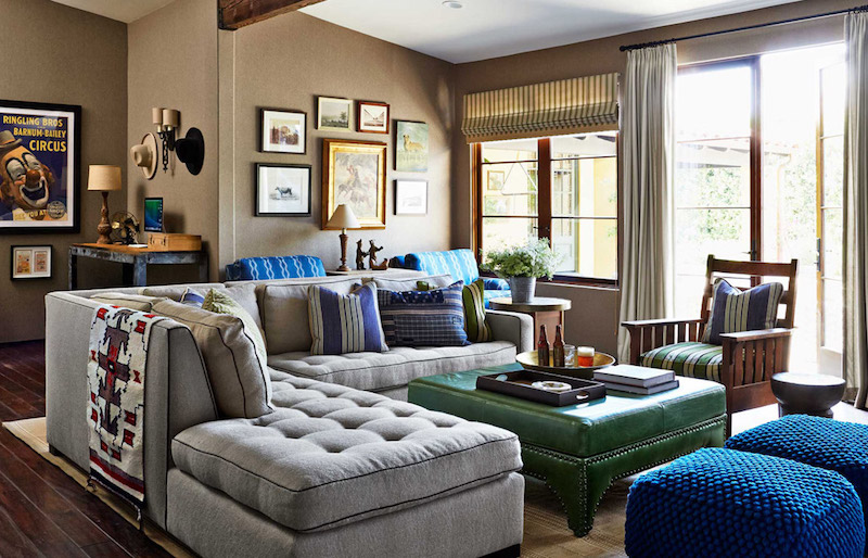 idee-decoration-peinture-salon-tons-naturels-meubles-audacieux-bleu-vert