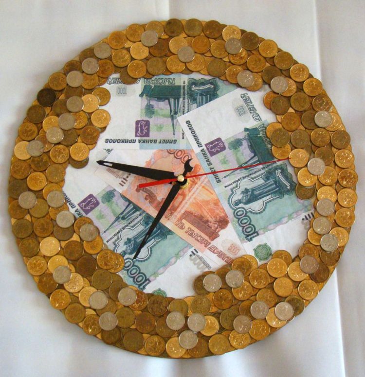 idee-cadeau-cremaillere-horloge-murale-ronde-monnaies