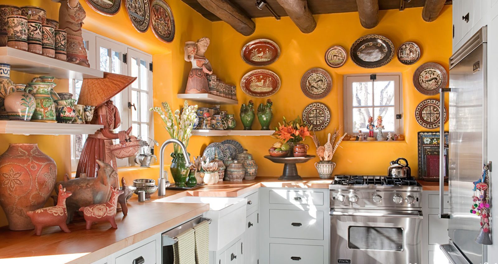 idee-deco-cuisine-ambiance-festive-style-mexicain-assiettes-murales