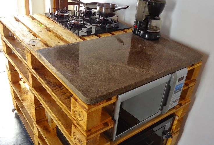 Îlot central en palette – 32 idées DIY pour customiser sa cuisine