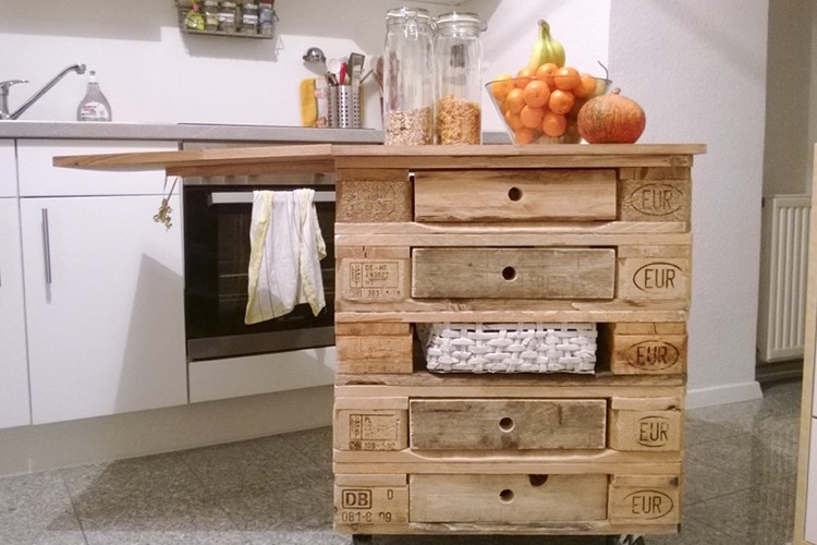 Îlot central en palette – 32 idées DIY pour customiser sa cuisine