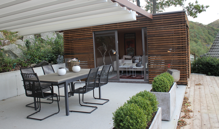 modele-de-terrasse-exterieur-beton-coin-repas-plein-air-pergola-abri-jardin-moderne