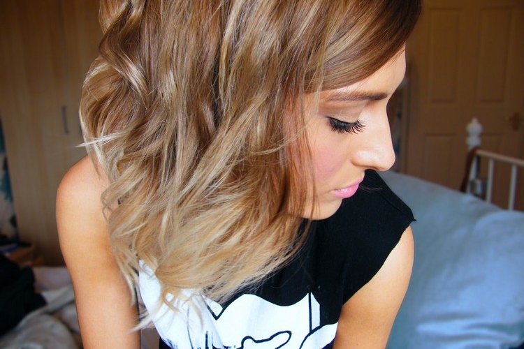 Ombré blonde : osez l’ombré hair sur cheveux noir et châtain