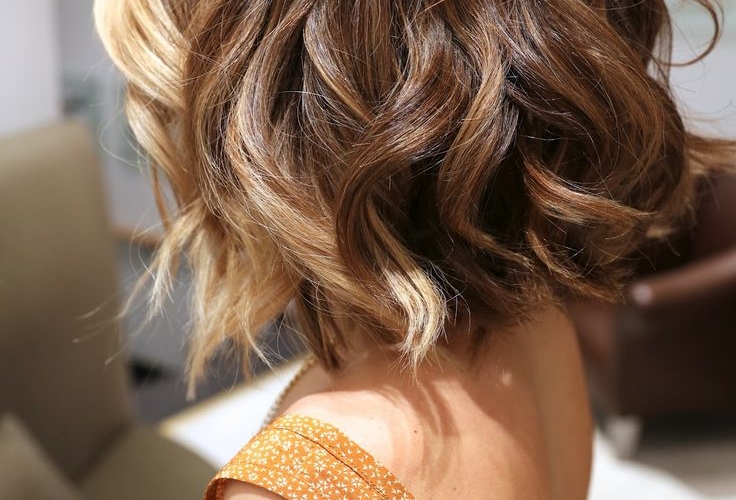 Ombré blonde : osez l’ombré hair sur cheveux noir et châtain