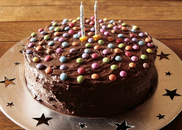 recette-gâteau-anniversaire-thermomix-chocolat-smarties-décoration