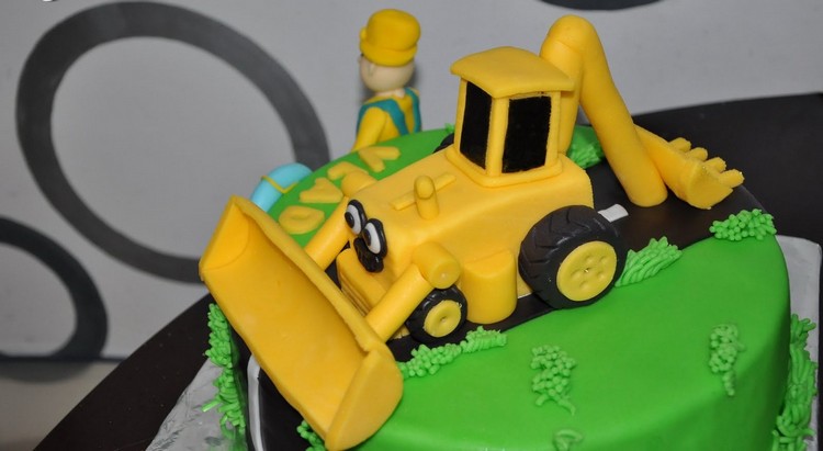 recette-gâteau-anniversaire-thermomix-tracteur-nappage-vert-jaune