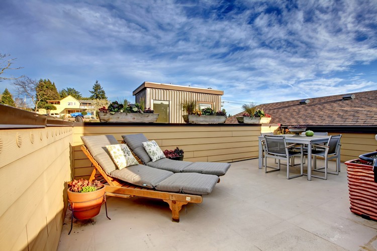 revêtement-terrasse-béton-mezzanine-meubles-bains-soleil-bois