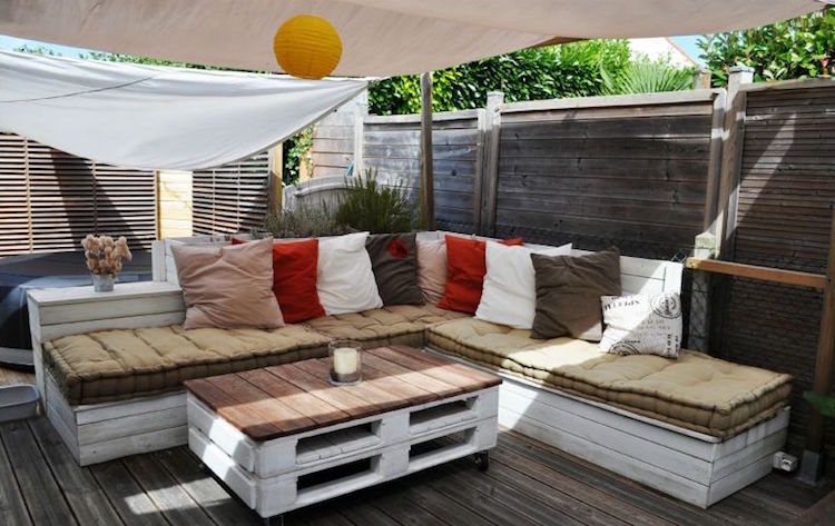 Fabriquer salon de jardin en palette de bois – 35 idées créatives Matelas banquette idee