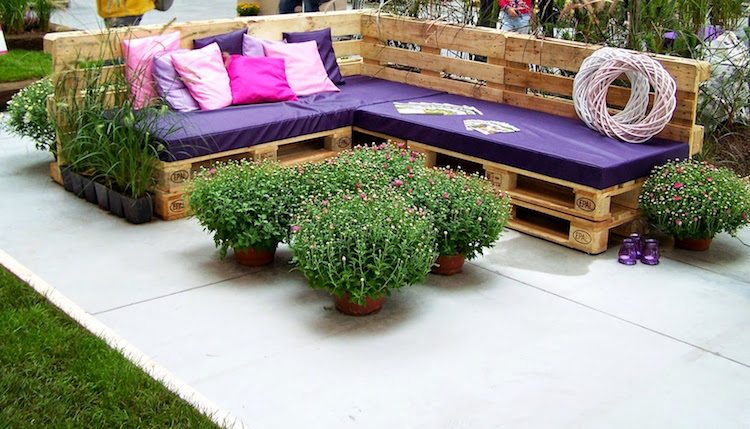 Fabriquer salon de jardin en palette de bois – 35 idées créatives Matelas banquette idee