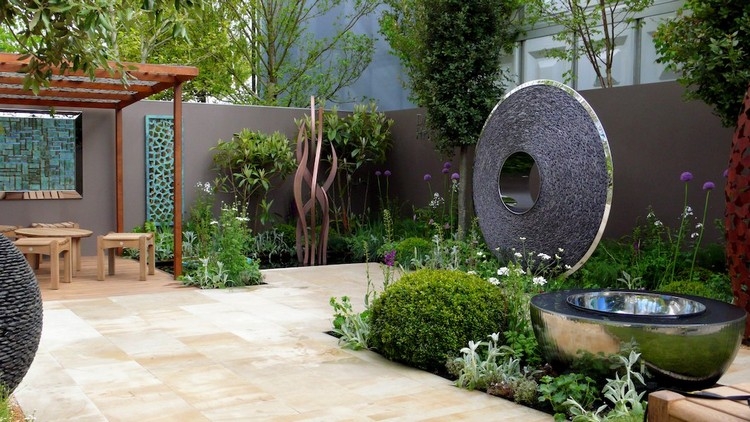 sculpture-moderne-idées-jardin-original-déco-métal-pierre-naturelle