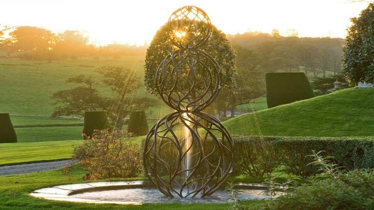 sculpture-moderne-sphère-ferforgé-jardin-française