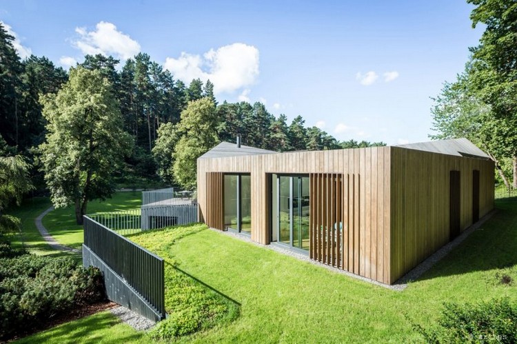 toit-mansardé-parement-extérieur-bois-massif-maison-architecte