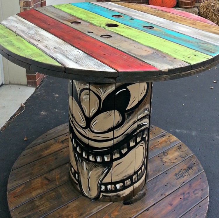 touret-table-basse-idées-espace-outdoor-plateau-coloré-dessin