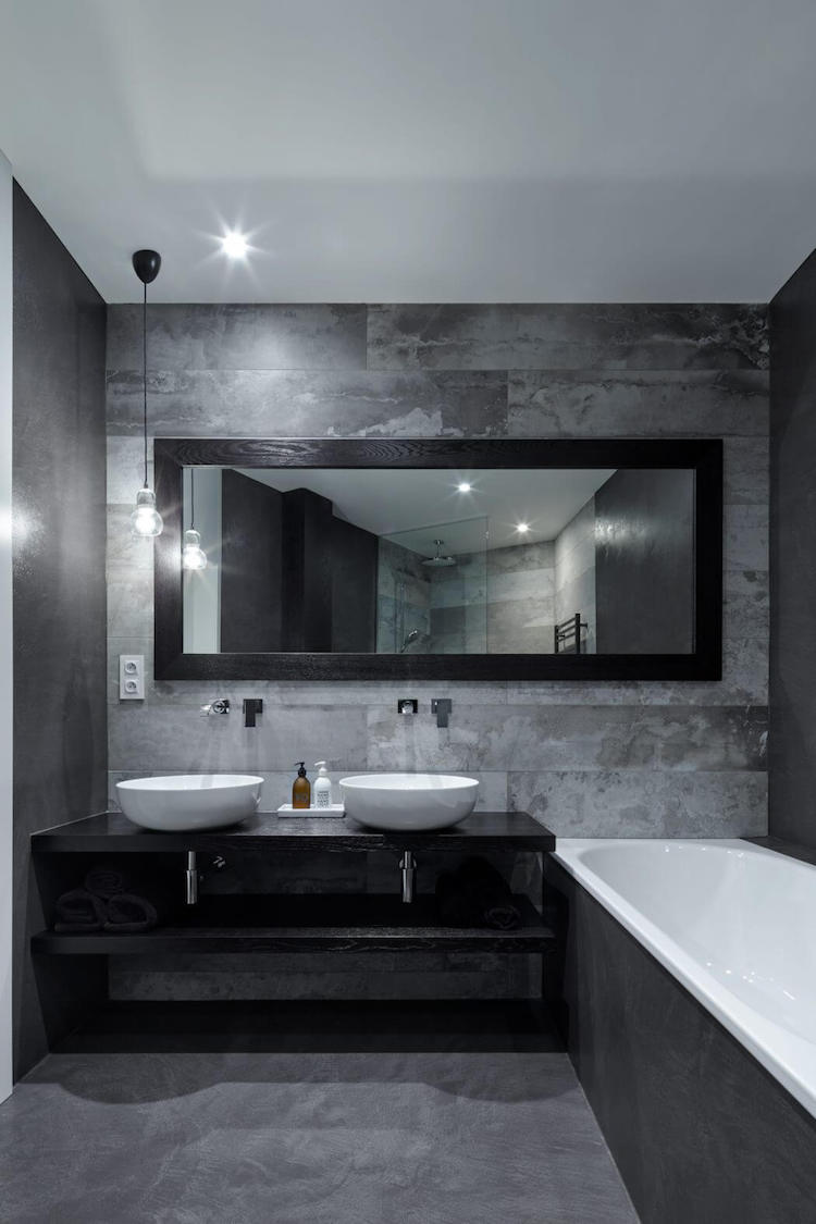 carrelage-effet-beton-salle-bain-style-industriel-baignoire-îlot