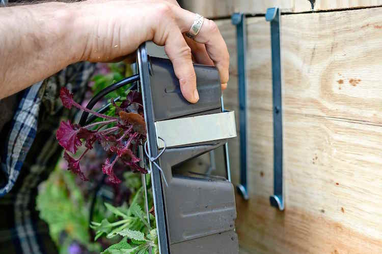construire mur vegetal exterieur-installation-contenants-métalliques
