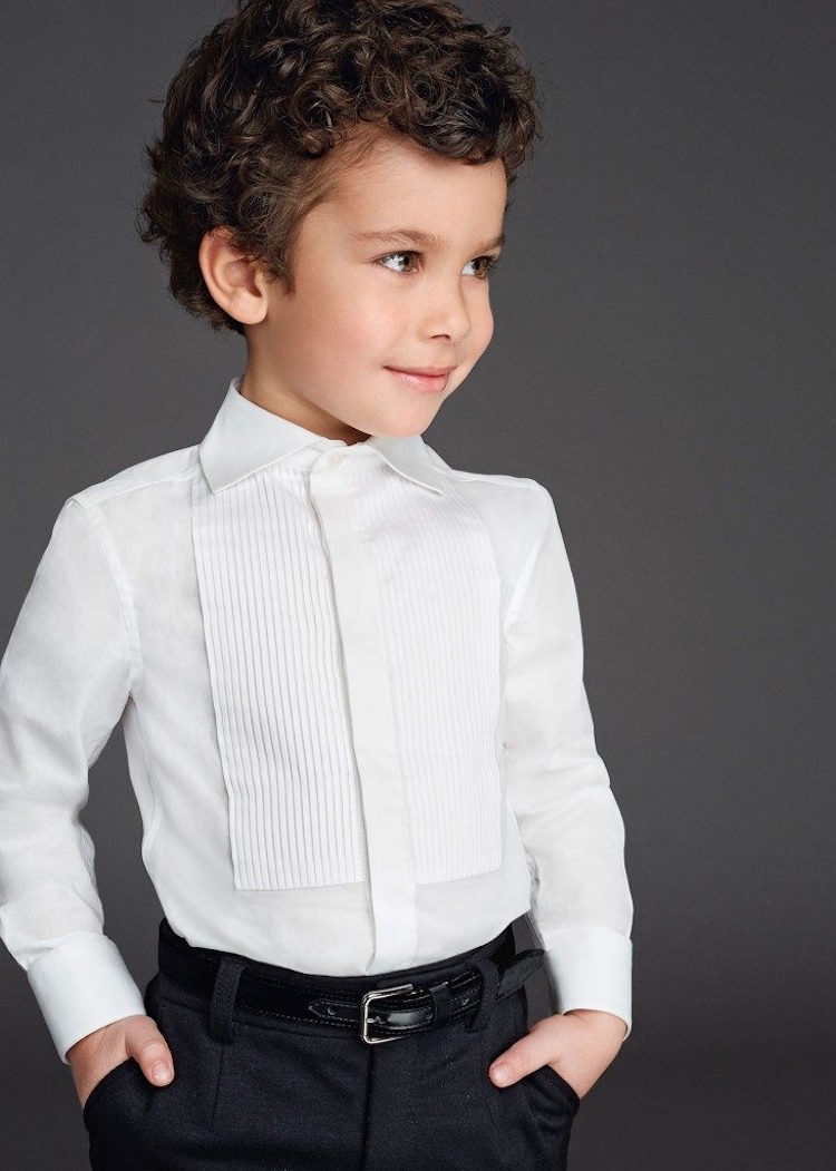 coupe de cheveux pour petit garçon aussi moderne que facile à entretenir coupe de cheveux pour enfants-petit-garçon cheveux-bouclés