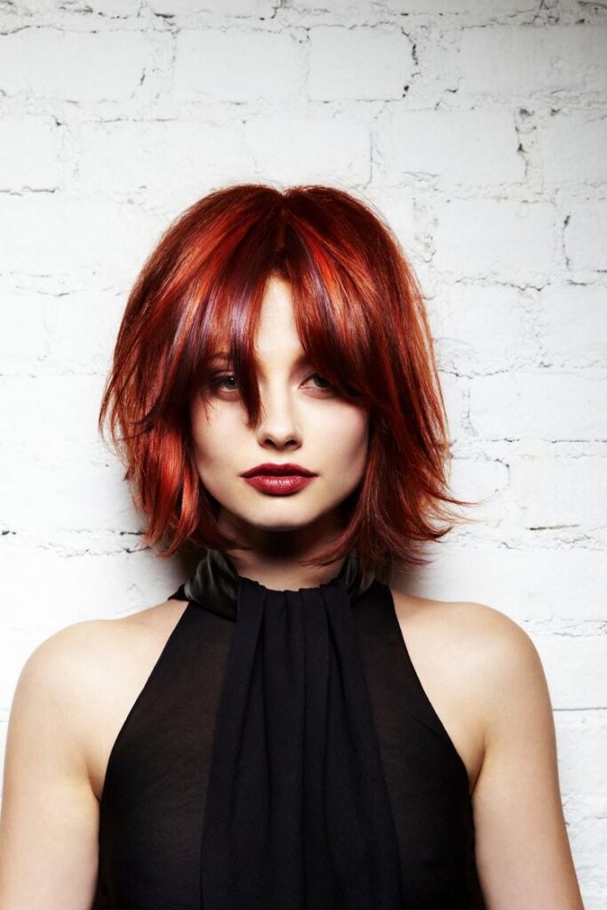 coupe-dégradé-femme-idées-cheveux-mi-longs-roux-flamboyant