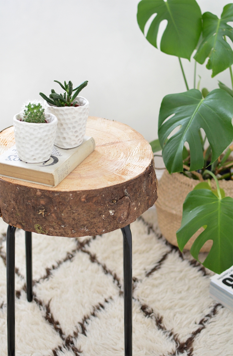création en bois de table-chevet-rustique-tabouret-Ikea-Marius-4-euros