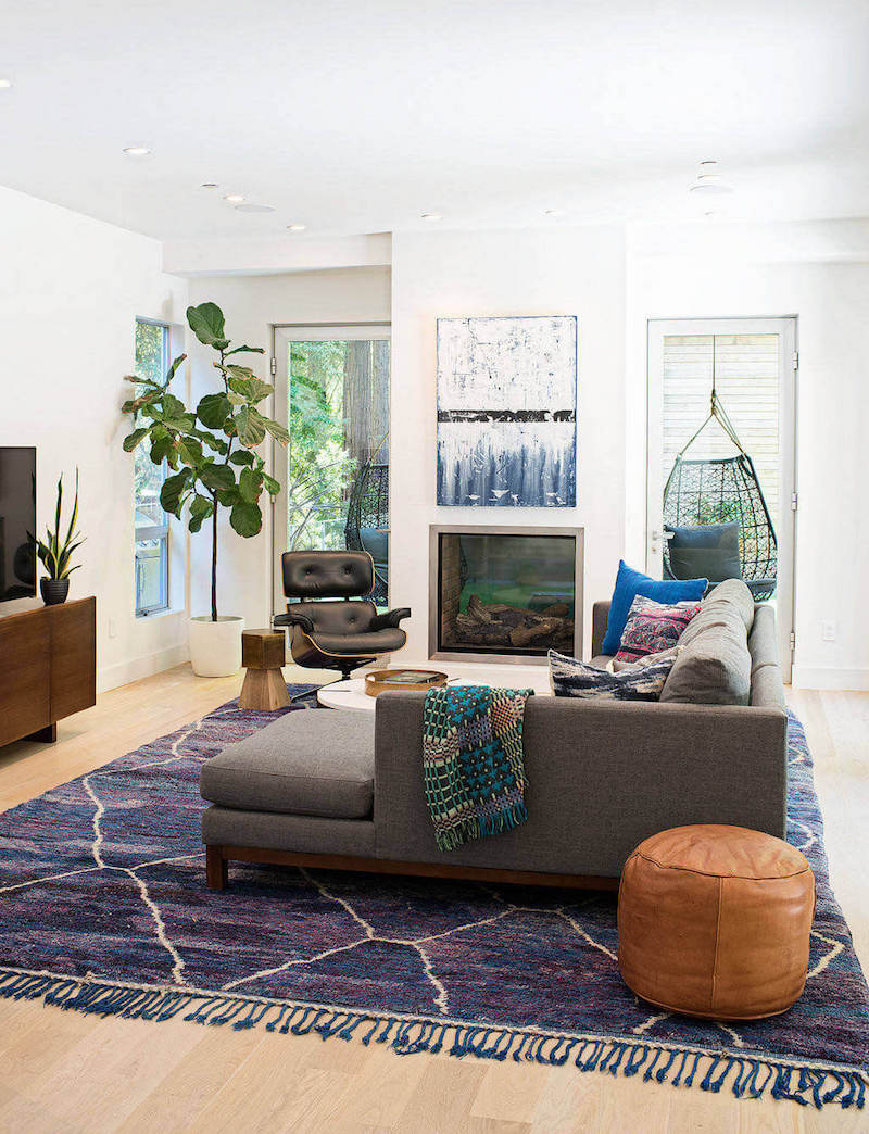 déco salon bohème chic avec canape d'angle moderne et pouf en cuir déco salon bohème chic canapé-angle-moderne-pouf-cuir