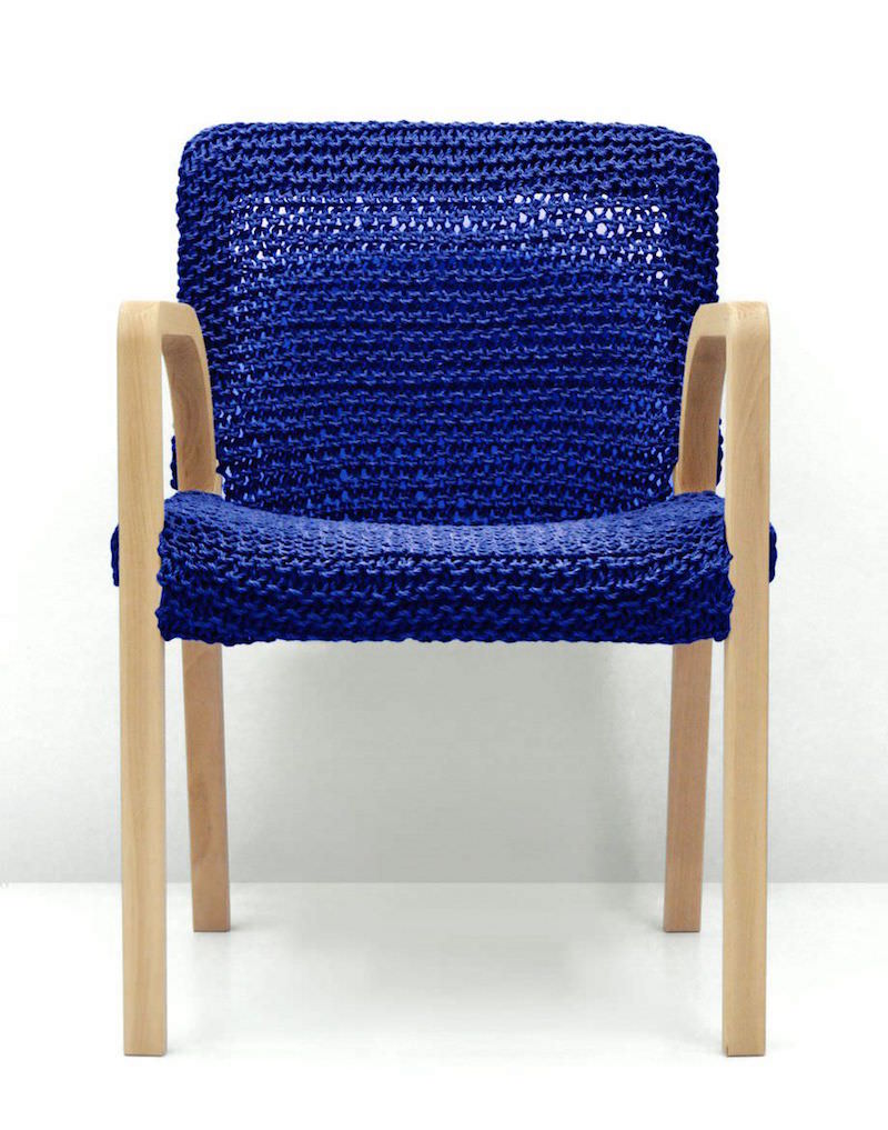 fauteuil-Bridge-design-contemporain-garniture-crochet-indigo-GRANNY BRIDGE