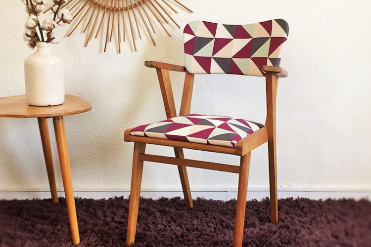 fauteuil-Bridge-relooké-style-vintage-tissu-motifs-rétro-chic