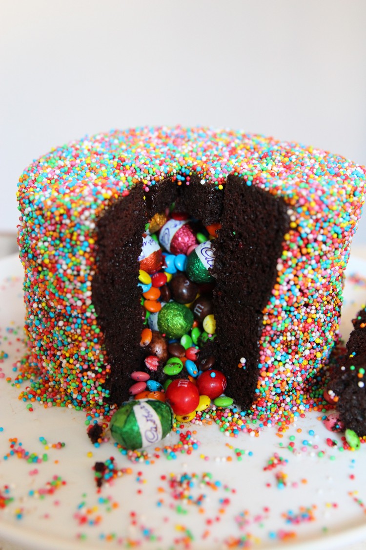 gâteau-surprise-chocolat-déco-smarties