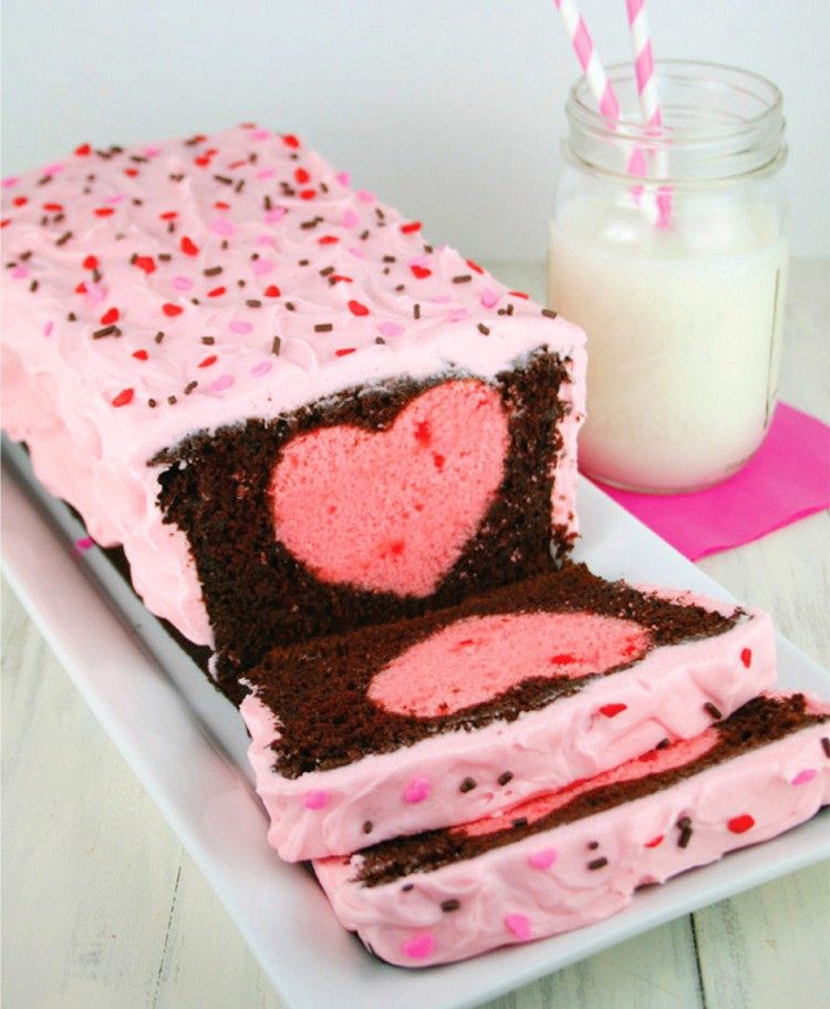 gâteau surprise idées-smarties-roses-coeur