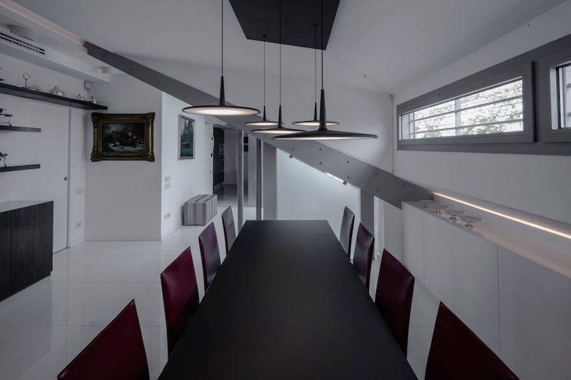 intérieur-maison-moderne-salle-manger-suspensions-design