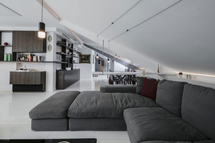 intérieur-maison-moderne-canapé-angle-gris-graphite-suspensions