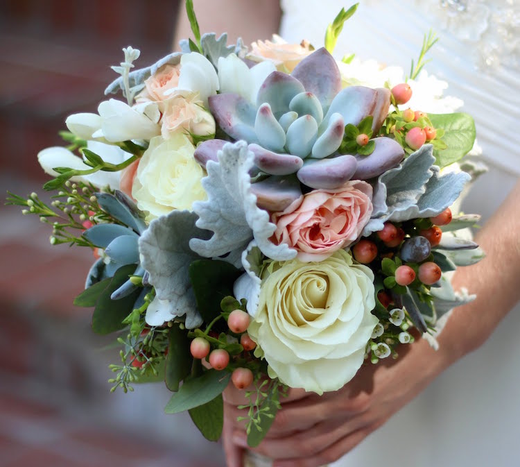 mariage-thème-romantique-bouquet-succulentes
